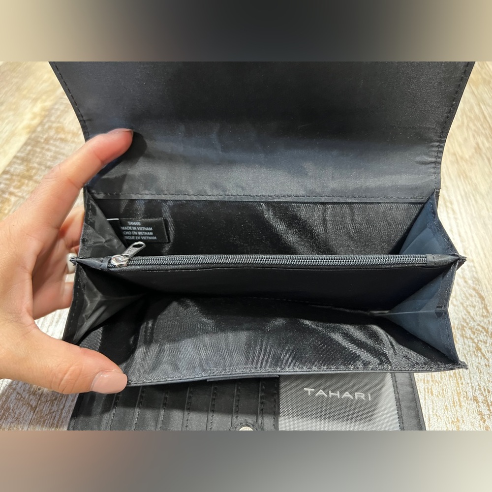 Tahari Floral Saffiano Trifold Wallet Black Multicolor Flowers Snap Closure - Picture 4 of 9